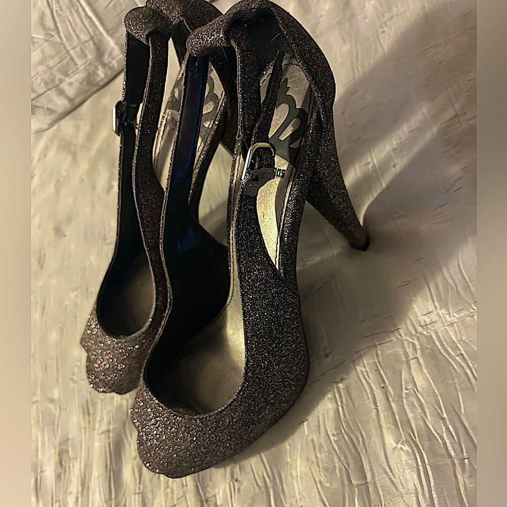 Adorable Fergalicous glitter heels